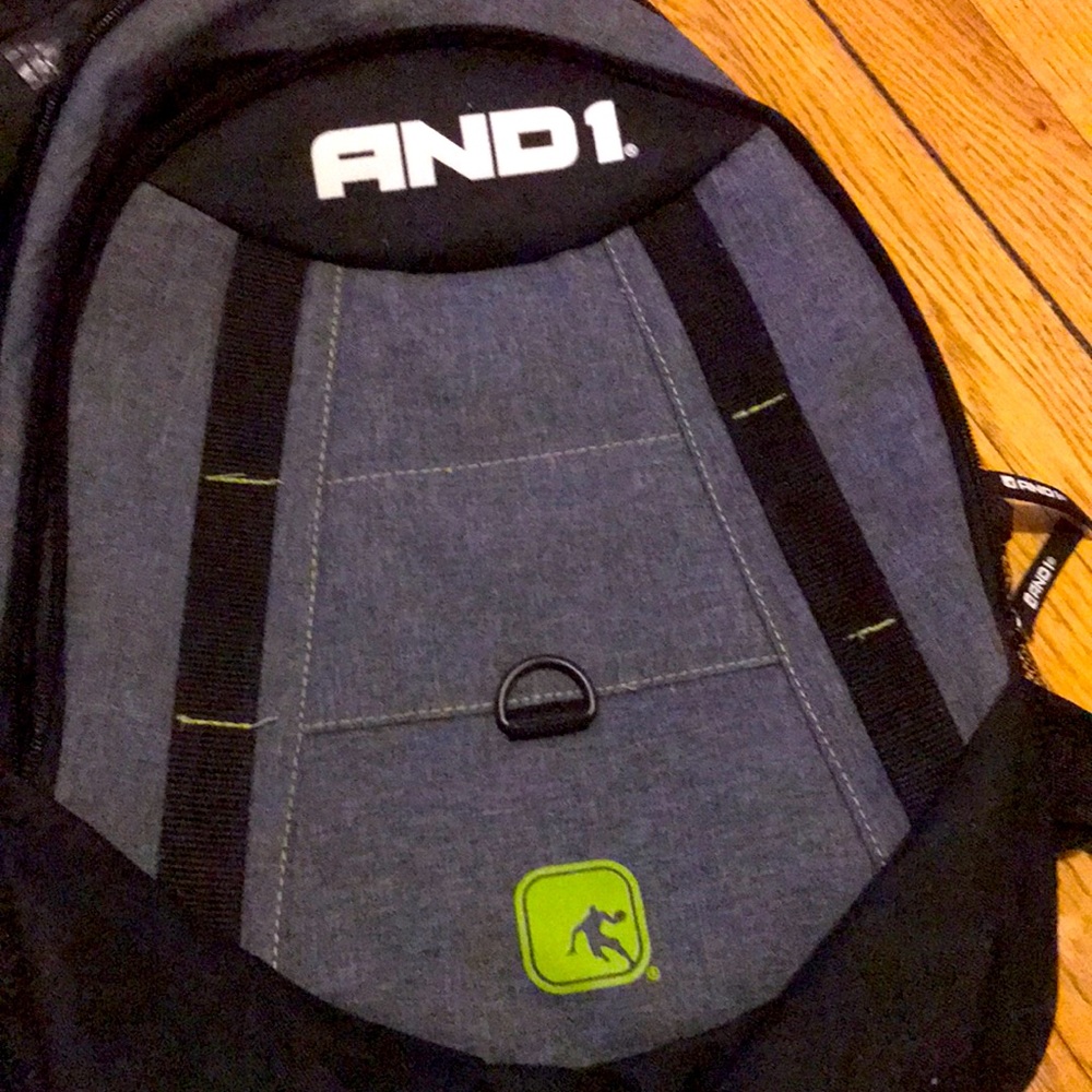 I’m selling this backpack